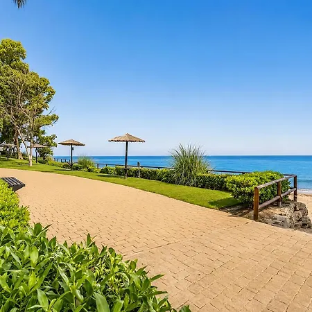 Apartmán Bp4a.2b - Beachfront 2br With Terrace Gardens Estepona